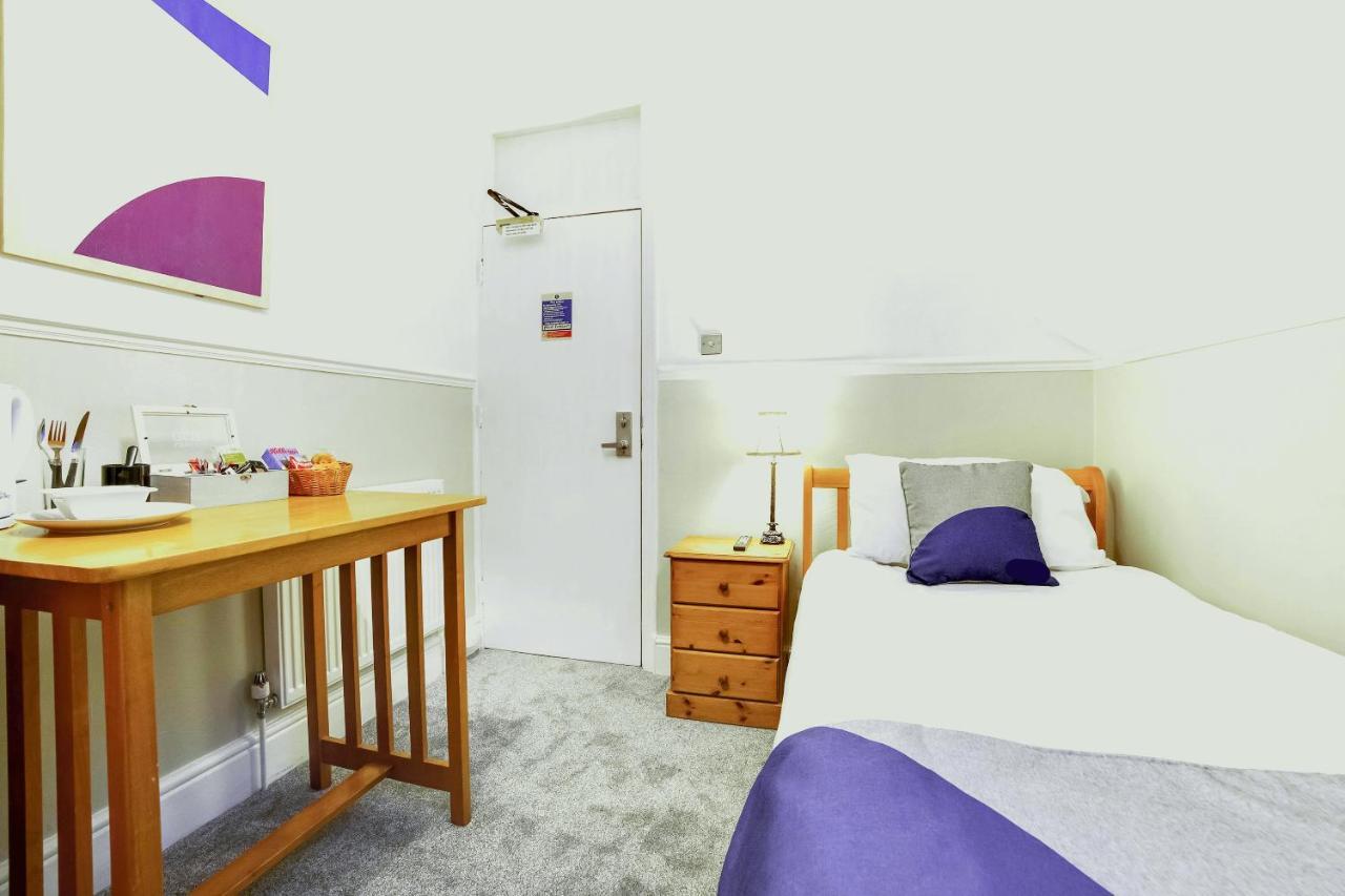 Airport Lodge Farnborough  Room photo