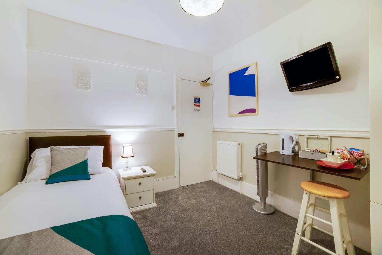 Airport Lodge Farnborough  Room photo